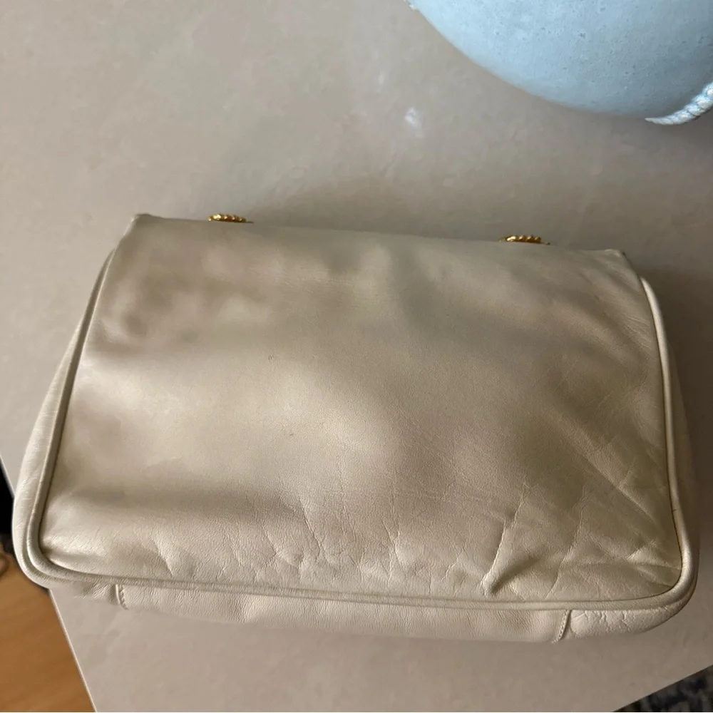 Escada Cream Leather Bag with Gold Chain flower detail - Picture 12 of 15